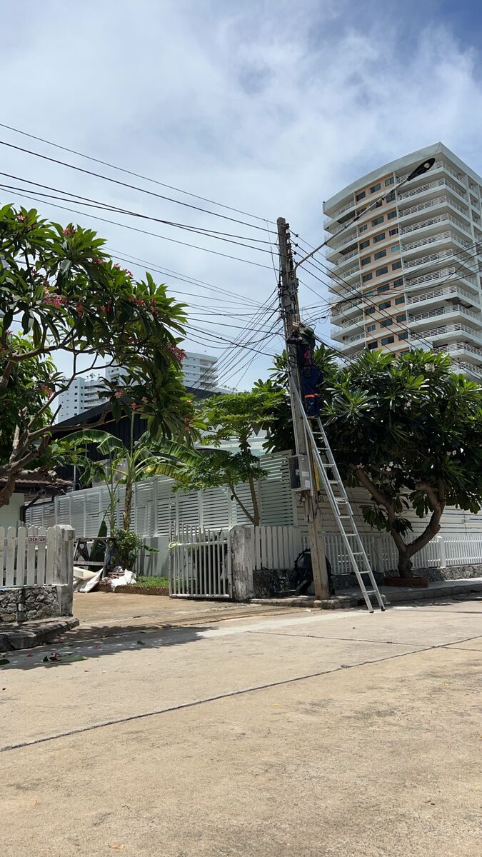 ช่างติดตั้งกล้องวงจรปิด